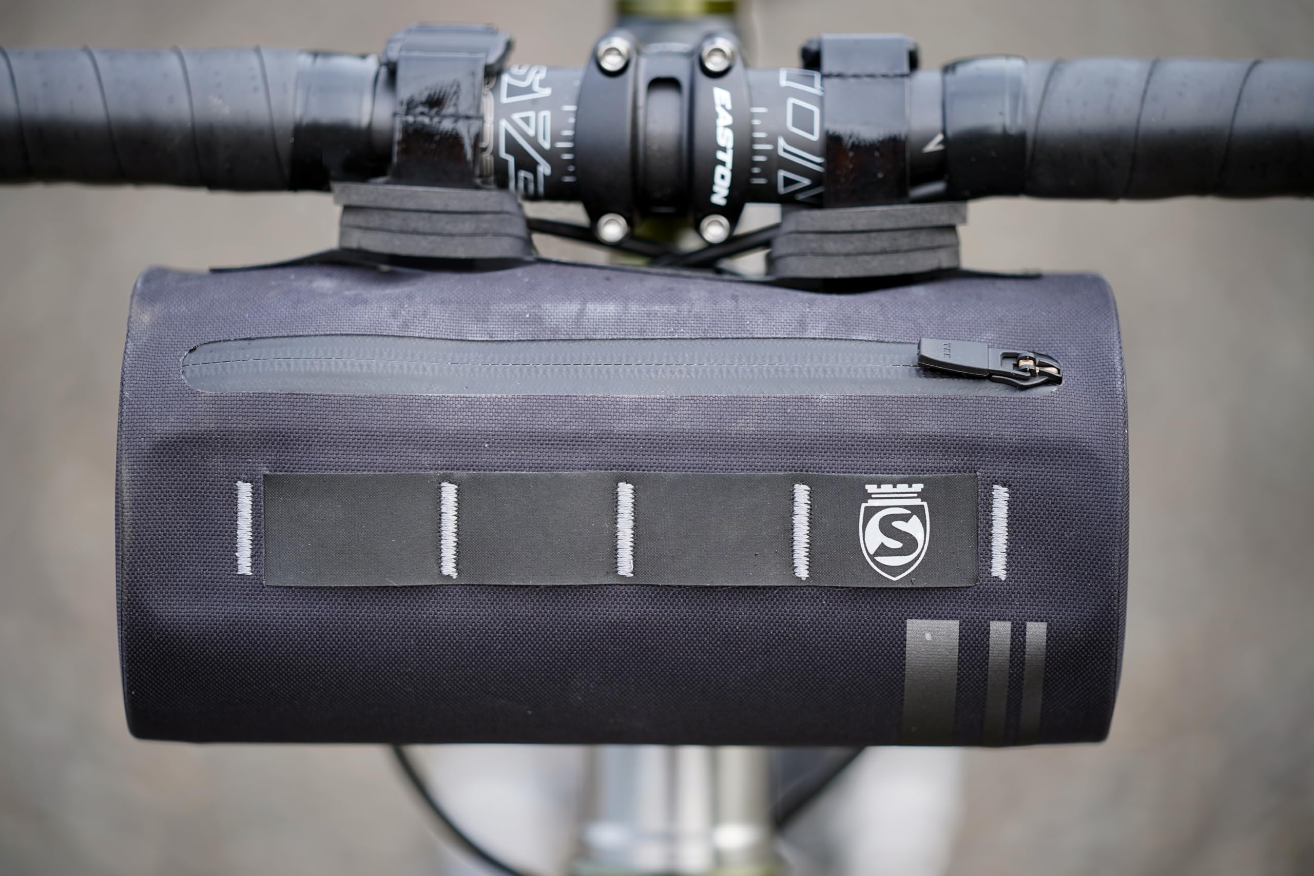 SILCA Grinta Bicycle Handlebar Bag | 2L Capacity | Semi-rigid design with removeable rigid insert | Weatherproof welded design with YKK waterproof zipper. - Image 3