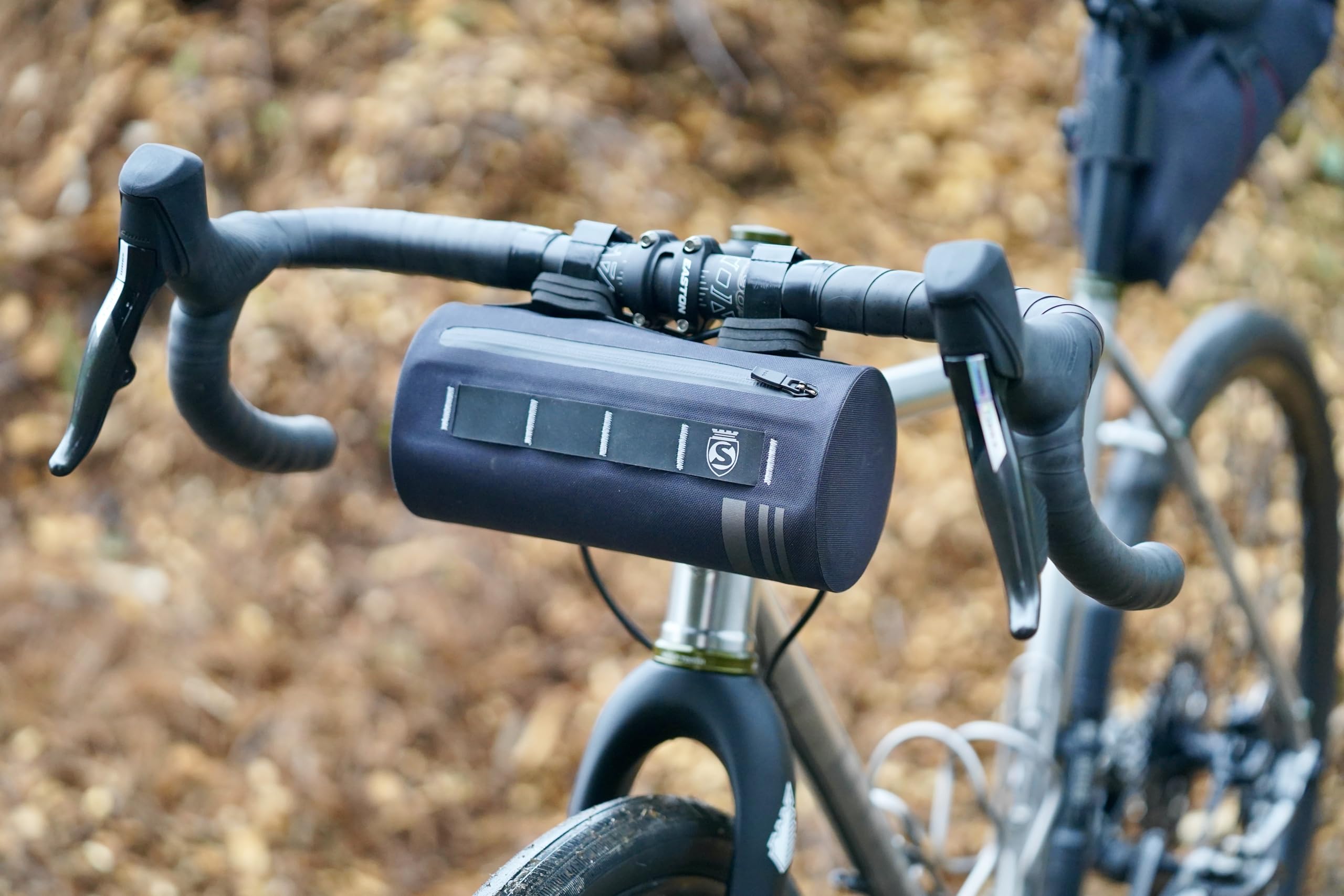 SILCA Grinta Bicycle Handlebar Bag | 2L Capacity | Semi-rigid design with removeable rigid insert | Weatherproof welded design with YKK waterproof zipper. - Image 4
